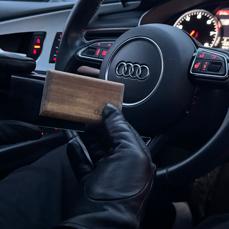Klicke das duftende Holz in den Clip